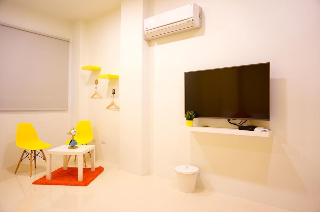 Zhuji Hostel Donggang Bagian luar foto
